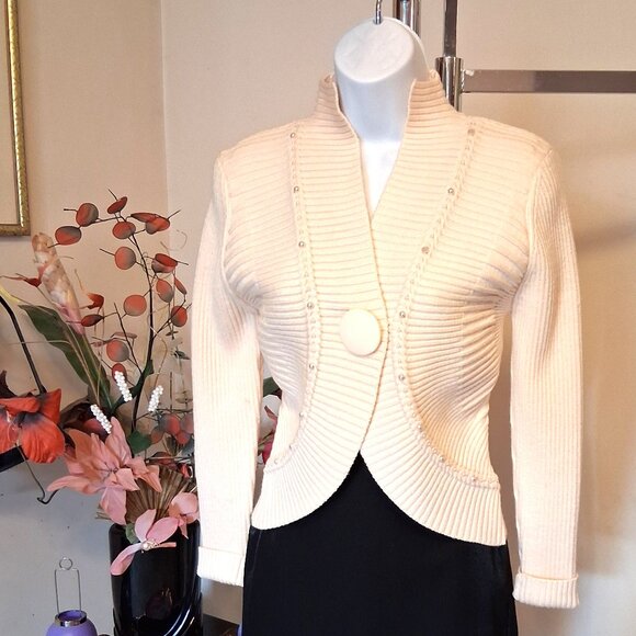 NWT Woman's Yellow One Button Knit Shrug Open Front Cardigan Lightweight Sweater - Picture 1 of 9